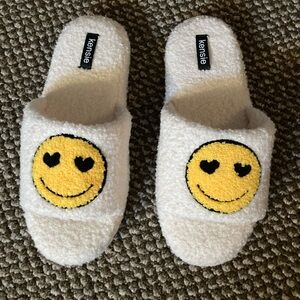 Slipper 😍 emoji love